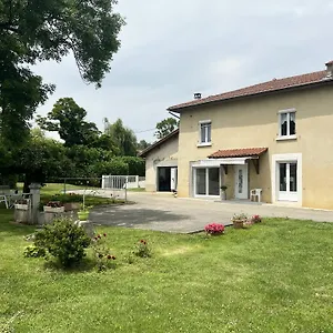 corps-de-ferme-a-50min-de-lyon.hotels-rhonealpes.com/